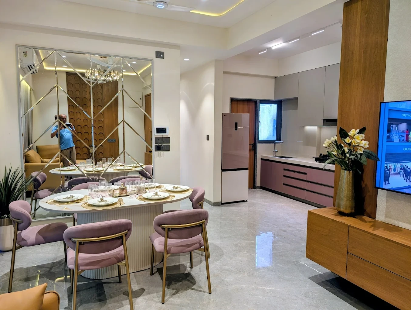 Tanaaz Luxurious 2 & 3 bhk apartments & shops
